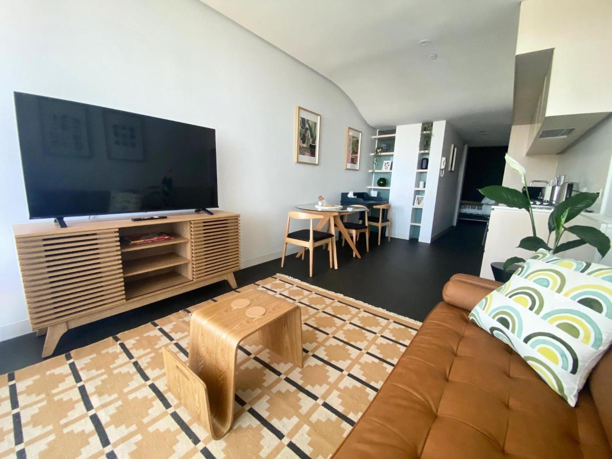 Cozy Lakeview Canberra